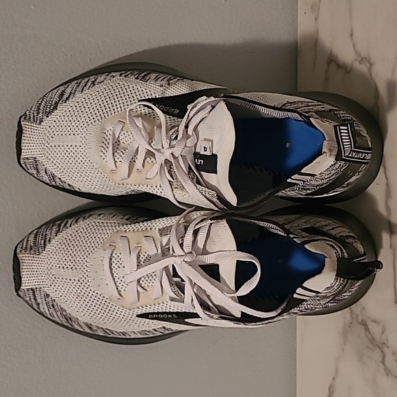 Brooks Levitate 4 Running Training Athletic Sneakers Wmn 9.5 Black White DNA AMP - Picture 10 of 16